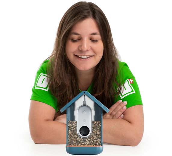 Vogelfutterhaus mit Kamera